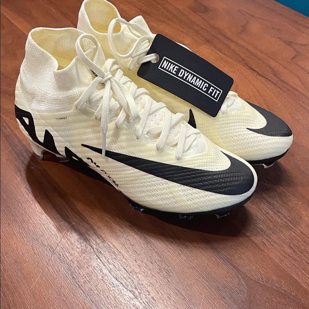 Nike Dynamic Fit Cream and Black Athletic Shoes